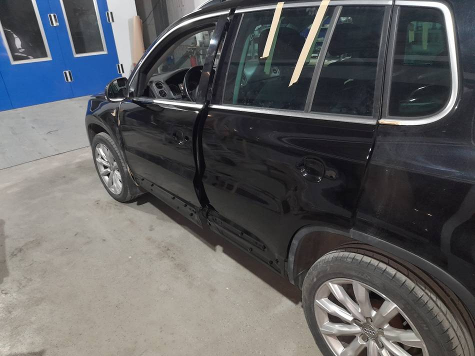 Устранение коррозии в дверях Vokswagen Tiguan